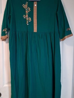 Women's Green Embroidered Midi Simple Dress with Tan Floral Leaf Accents Size L